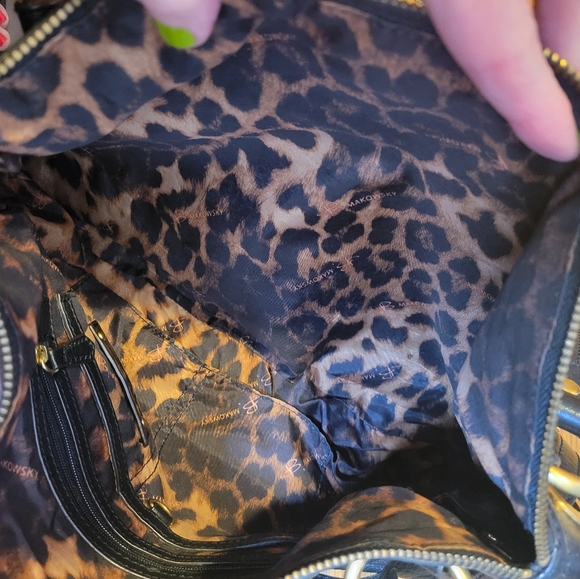 B MAKOWSKY BLACK PEBBLED LEATHER SATCHEL WITH GOLD CHUNKY HARDWARE - Picture 10 of 10